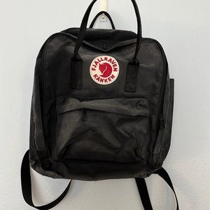 Black Fjallraven Kanken